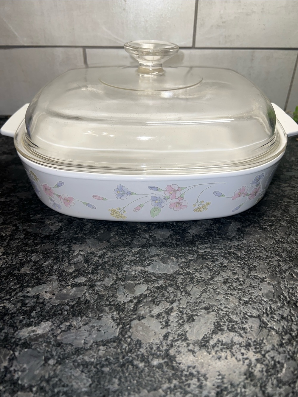 Corningware White Pastel Bouquet Covered Casserole with Glass Lid. Exc condition